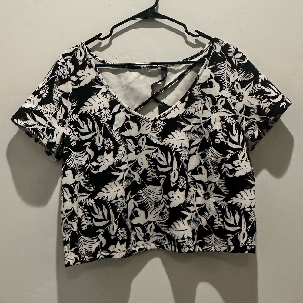 Jessica Simpson Cropped Short Sleeve Top Size 1X Plus New NWT